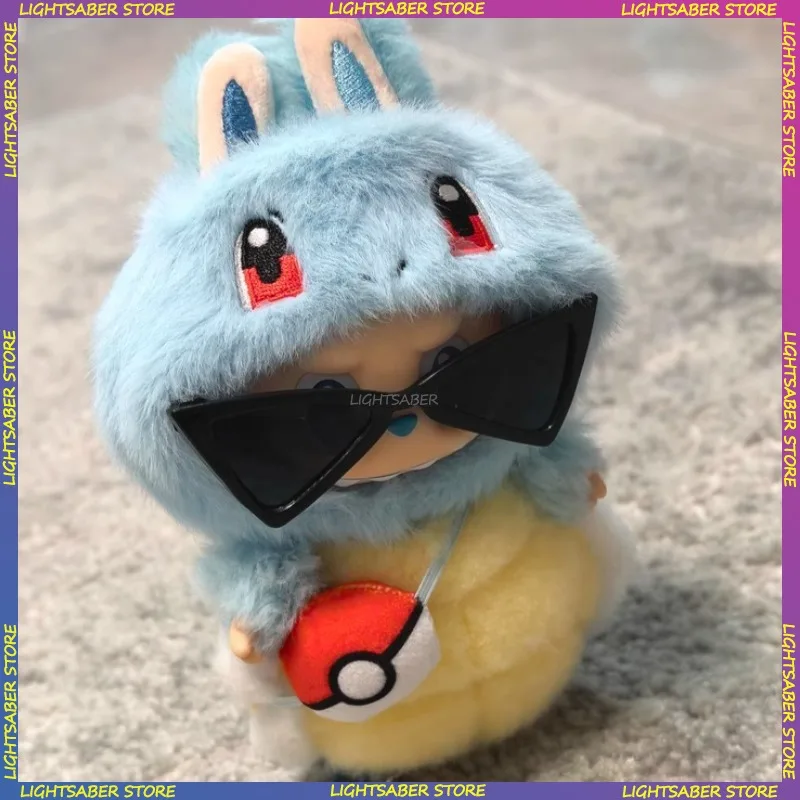 

Kawaii Labubu 3,0 одежда с героями мультфильмов Charmander Squirtle наряд с рюкзаком мини-плюшевая кукла одежда модные аксессуары для кукол