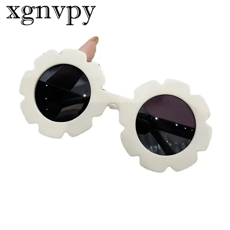 xgnvpy    Cute Sun Glasses for Kids - Sunflower Design, UV Protection, Fashionable for Boys & Girls