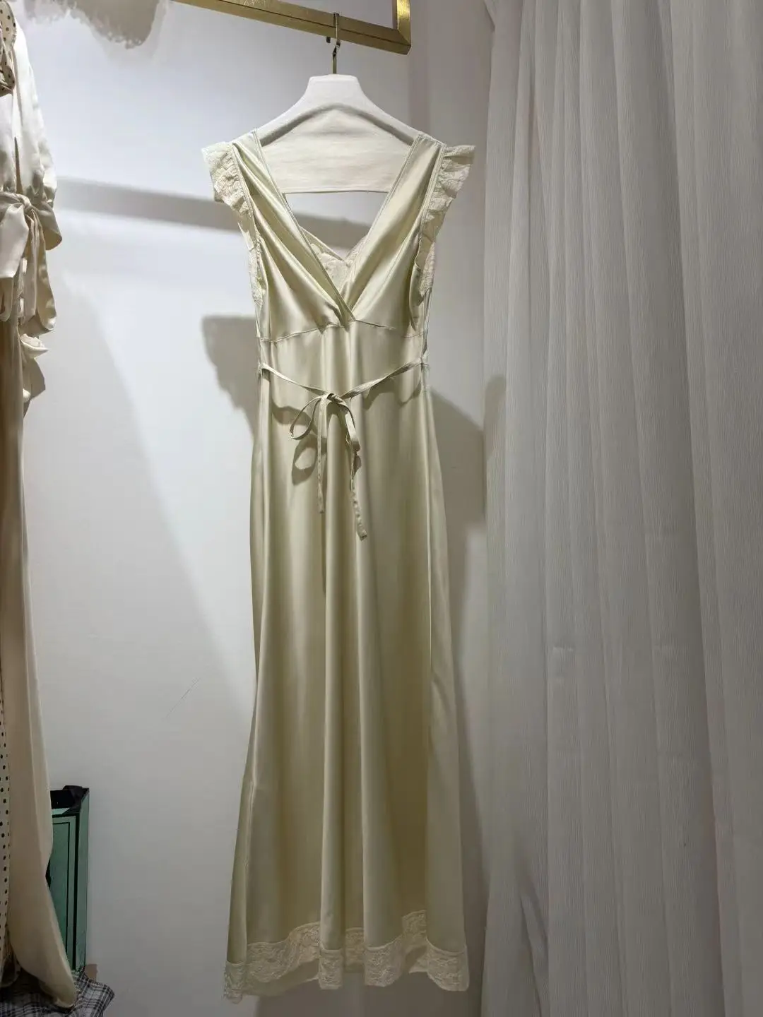 

Lace Embroidery Women Slit Long Dress V-Neck Sleeveless Lace-up High Waist Fashion Ladies Robe