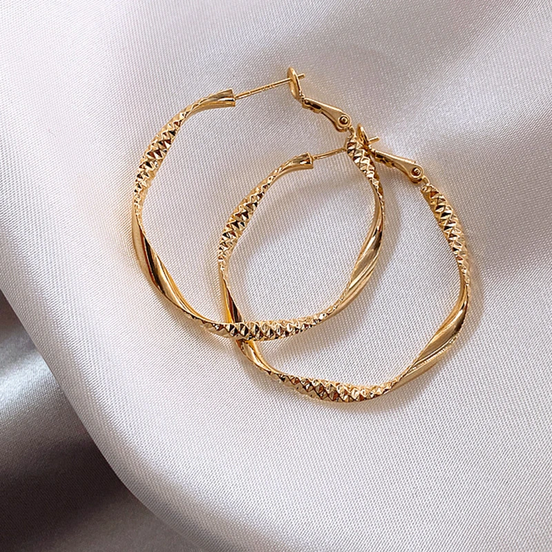 Hollow Geometric St…