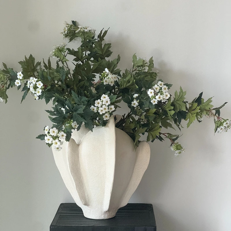 

Aesthetic Vases Table Decoration Vase Modern Interior Elegant Art Flower Bottle Bedroom Luxury Decor Vase for Dried Flowers