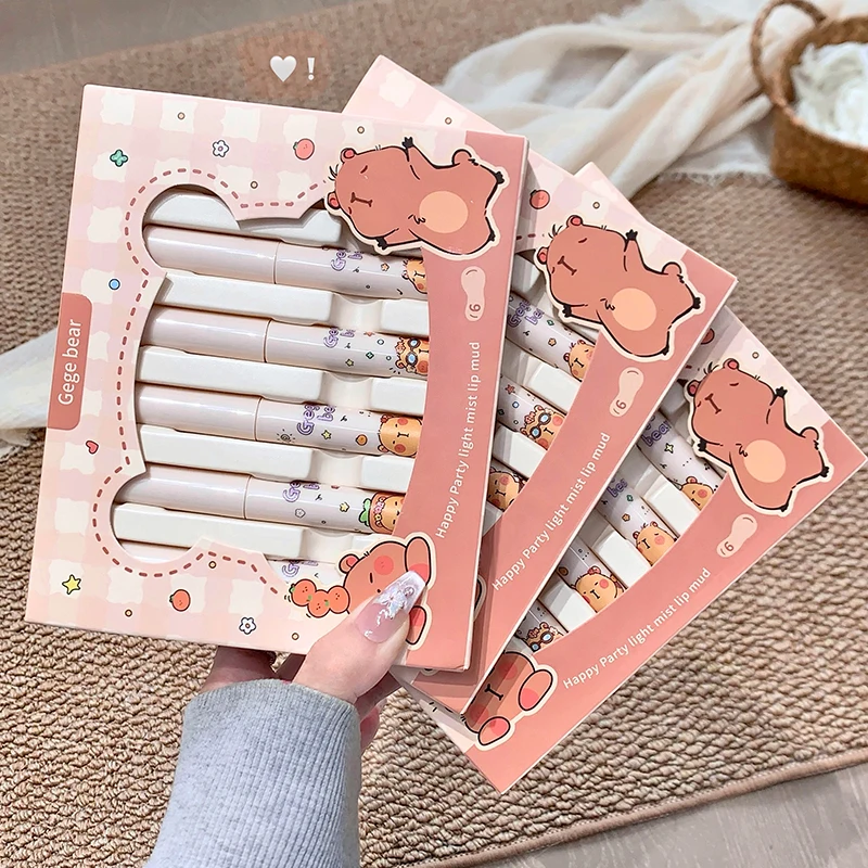 ลิปกลอสชุดปาร์ตี้ 6 ชิ้น gege bear ชุดกล่องของขวัญ ไม่เลือกสีผิว ใช้ได้กับทุกสีผิว ช่วยบำรุงความชุ่มชื้น เหมาะกับทุกสไตล์การแต่งหน้า