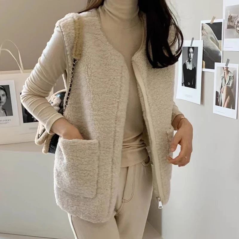 

Новые шикарные женские жилеты Куртки Осеннее и зимнее пальто для женщин с застежкой-молнией, двойными карманами, свободным жилетом и мехом в одном жилете