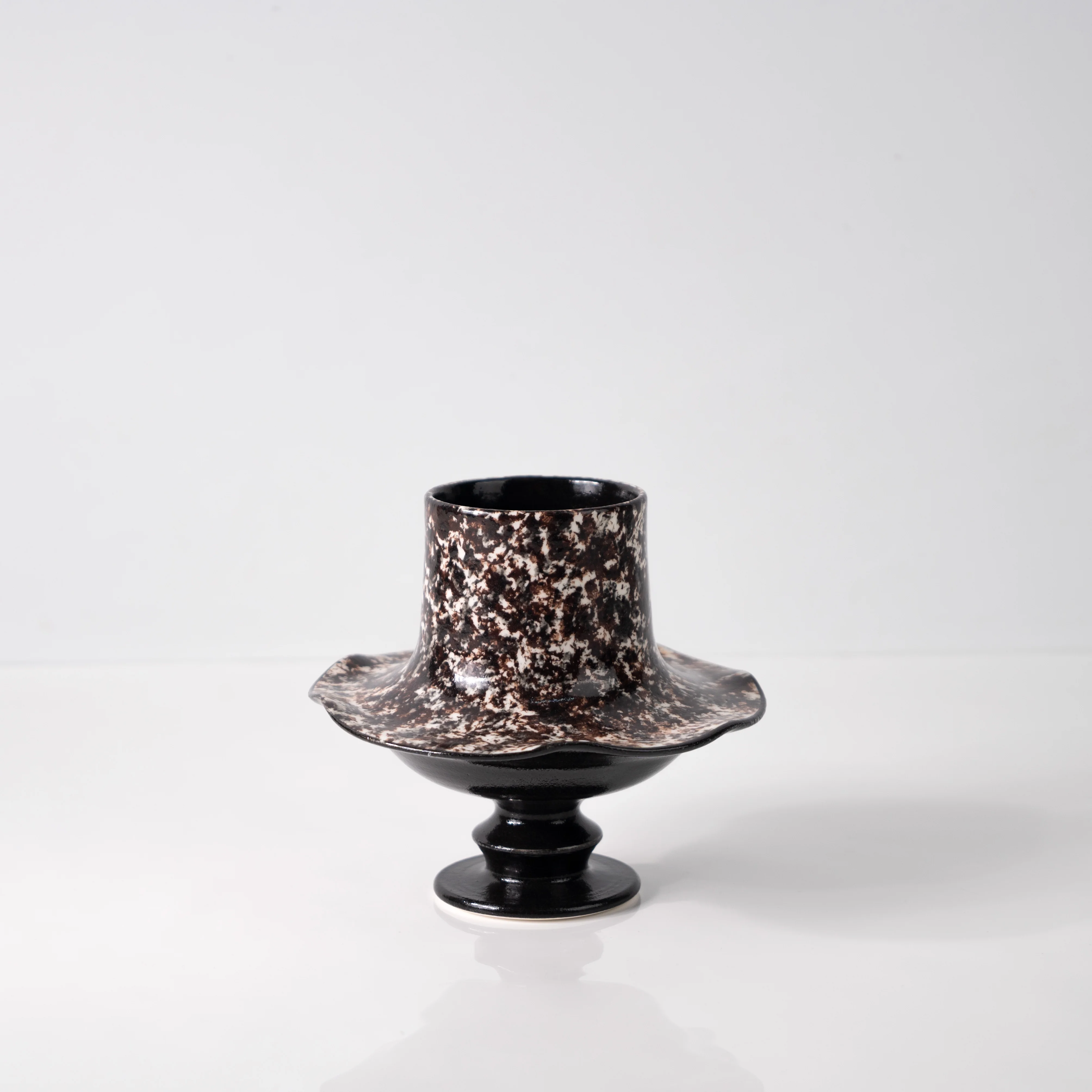 New Arrival Black Brown Resin Flower Vase Home Decor Living Room Decoration Table Vase
