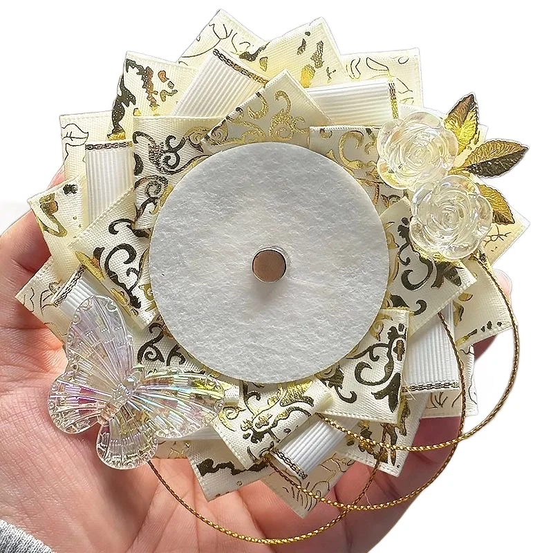 1 Stück Rosetten-Abzeichenhalter, klarer Kristall-Schmetterlings-Rosen-Schleifen-Ornament, DIY Y2K Itabag Pin Display Brosche Accessoire für Anime-Fans – Detail 10