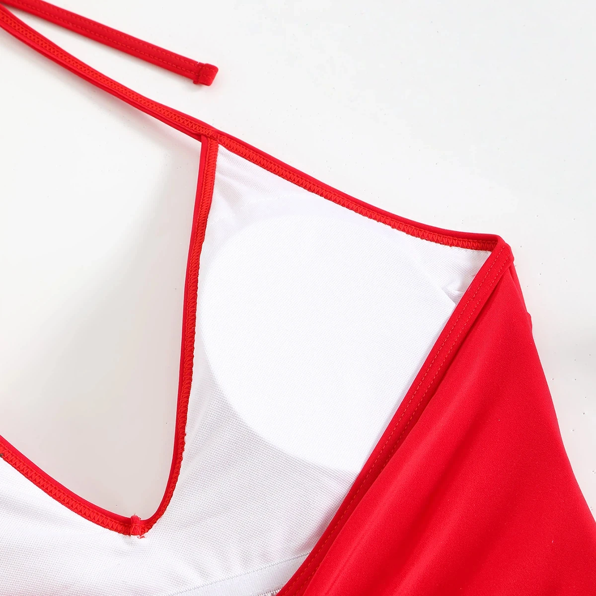 赤いセクシーなホルターネックVネックワンピース水着、ギャザー入りバックハイカット水着、ボディスーツビーチウェア、2025年夏休み