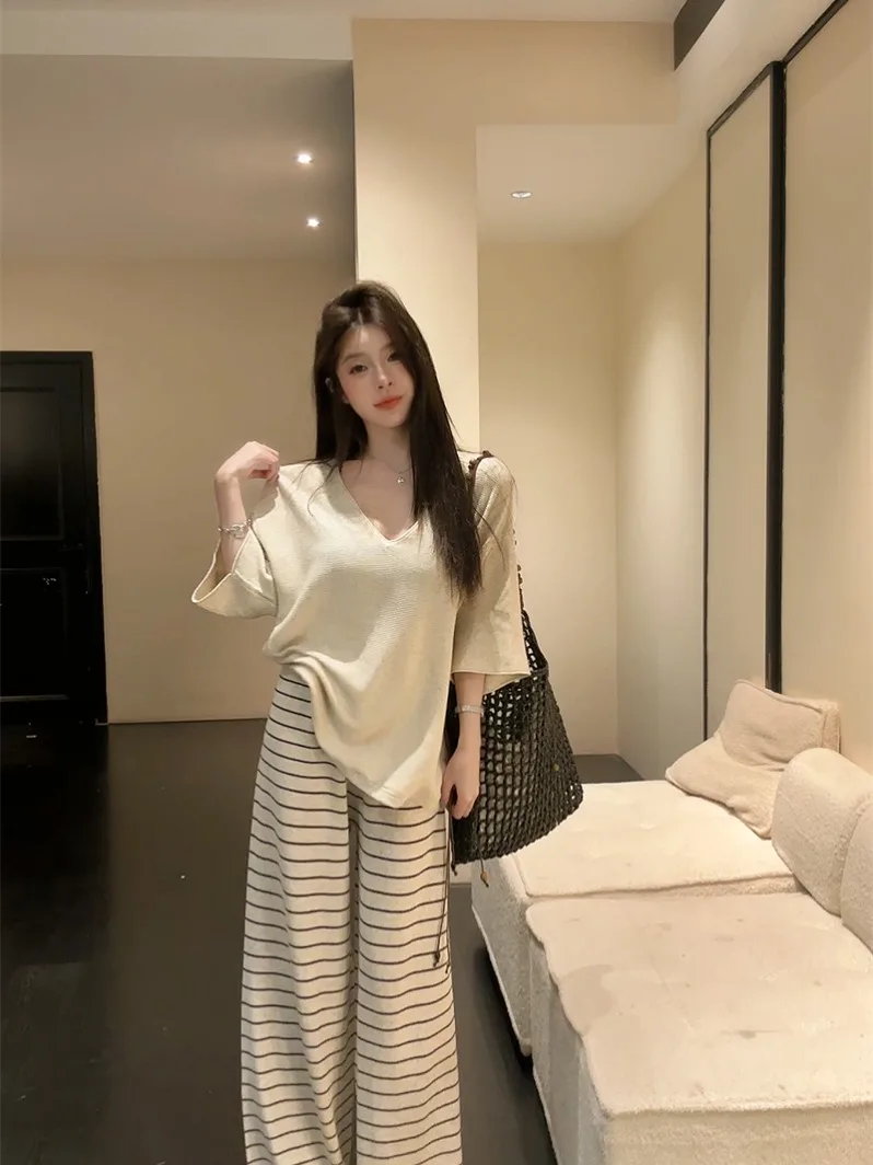 

Ladies' Summer Slimming Stripe Wide Leg Casual Pants Two-Piece Set V-Neck Loose Short Sleeve T-Shirt High Waist Fashion Ensemble