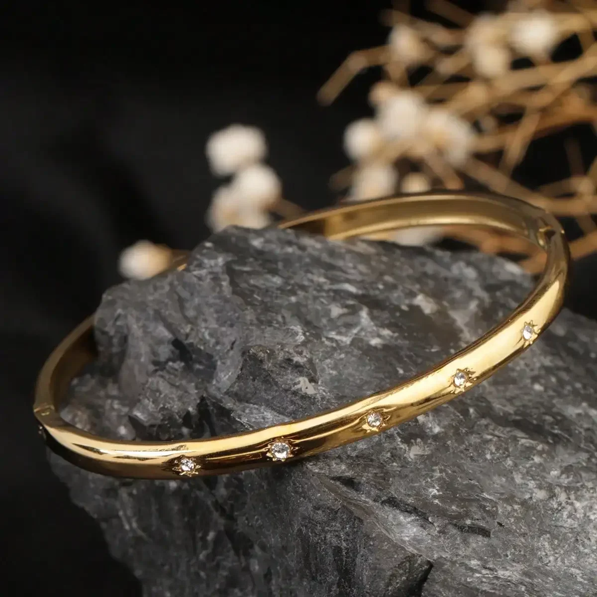 

1pc Stainless Steel 18K Gold-Plated 8-Pointed Star Inlaid Cubic Zirconia Cuff Bracelet, Elegant And Fashionable, Versatile, Suit
