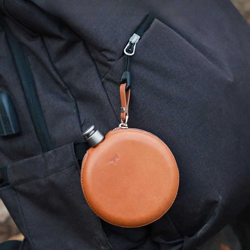 

Фляга Keith из чистого титана, круглая, 130 мл, с чехлом из натуральной кожи и воронкой, легкая, для кемпинга, для виски.