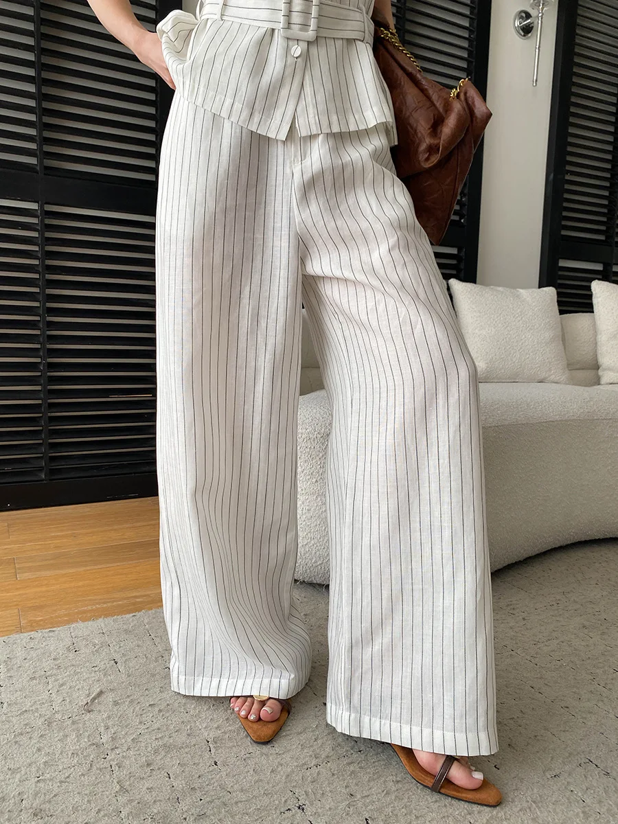 Sommerliches Damen-Set mit Rundhalsausschnitt, gestreiftem Schnürbund, ärmelloser Weste und lässiger Hose – Detail 14