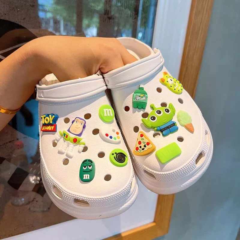 

Cartoon Green Monster Three eyed boy Clogs accessories DIY Shoe Flower Decorative Buckles Detachable Soft Rubber Shoe Charms