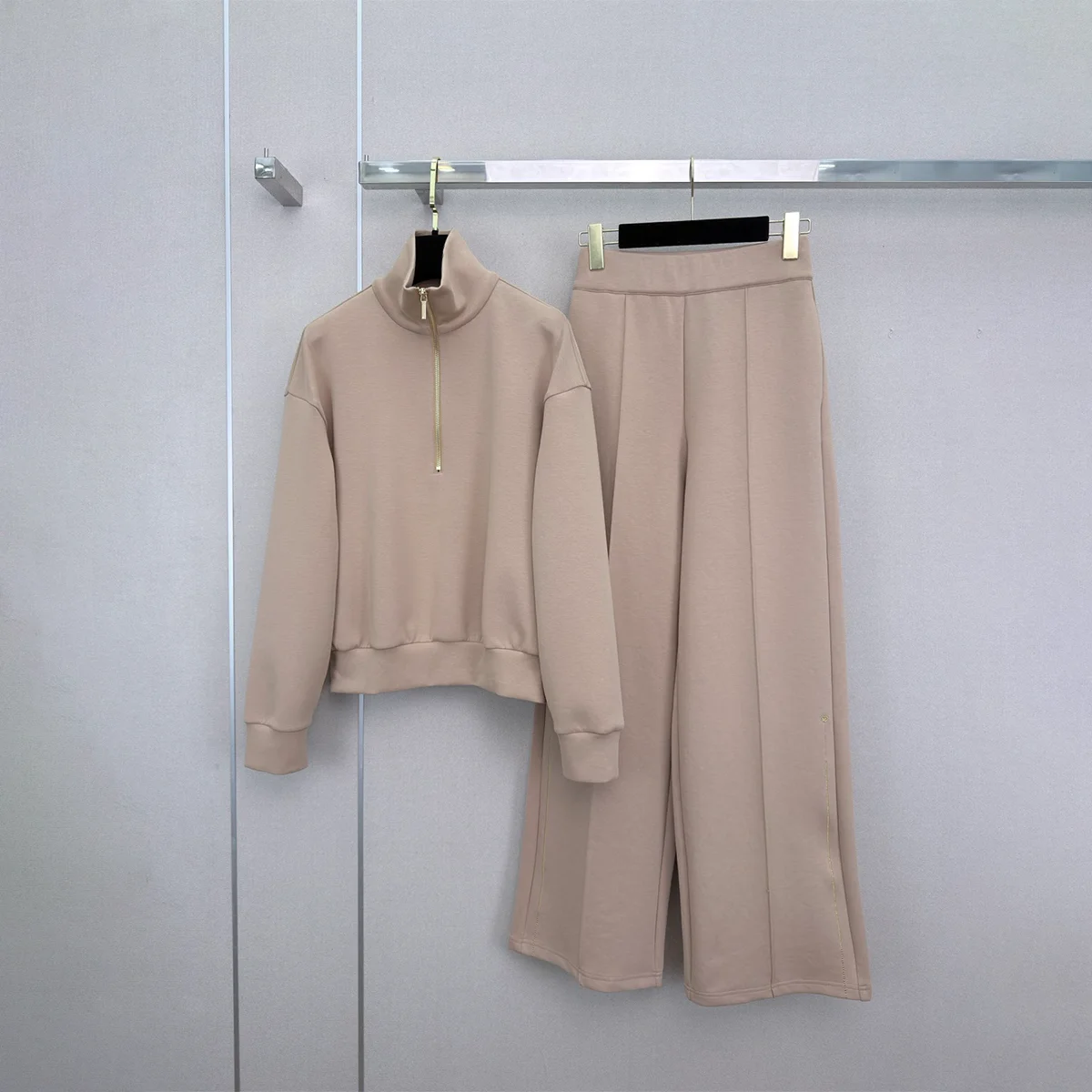 2026 high-quality new women's short top with a hanging feeling and wide legs, casual two-piece set of sweatpants--hb803