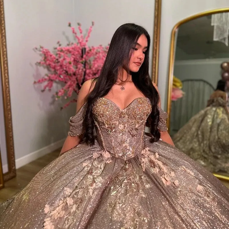 Quinceanera-女の子のための光沢のある金色のドレス,裸の肩,花柄,レースビーズ,甘い,16,15,カスタマイズされたドレス