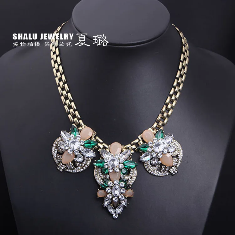

European and American colored crystal gemstone with diamond short collarbone necklace exaggerated retro Korean women's jewelry