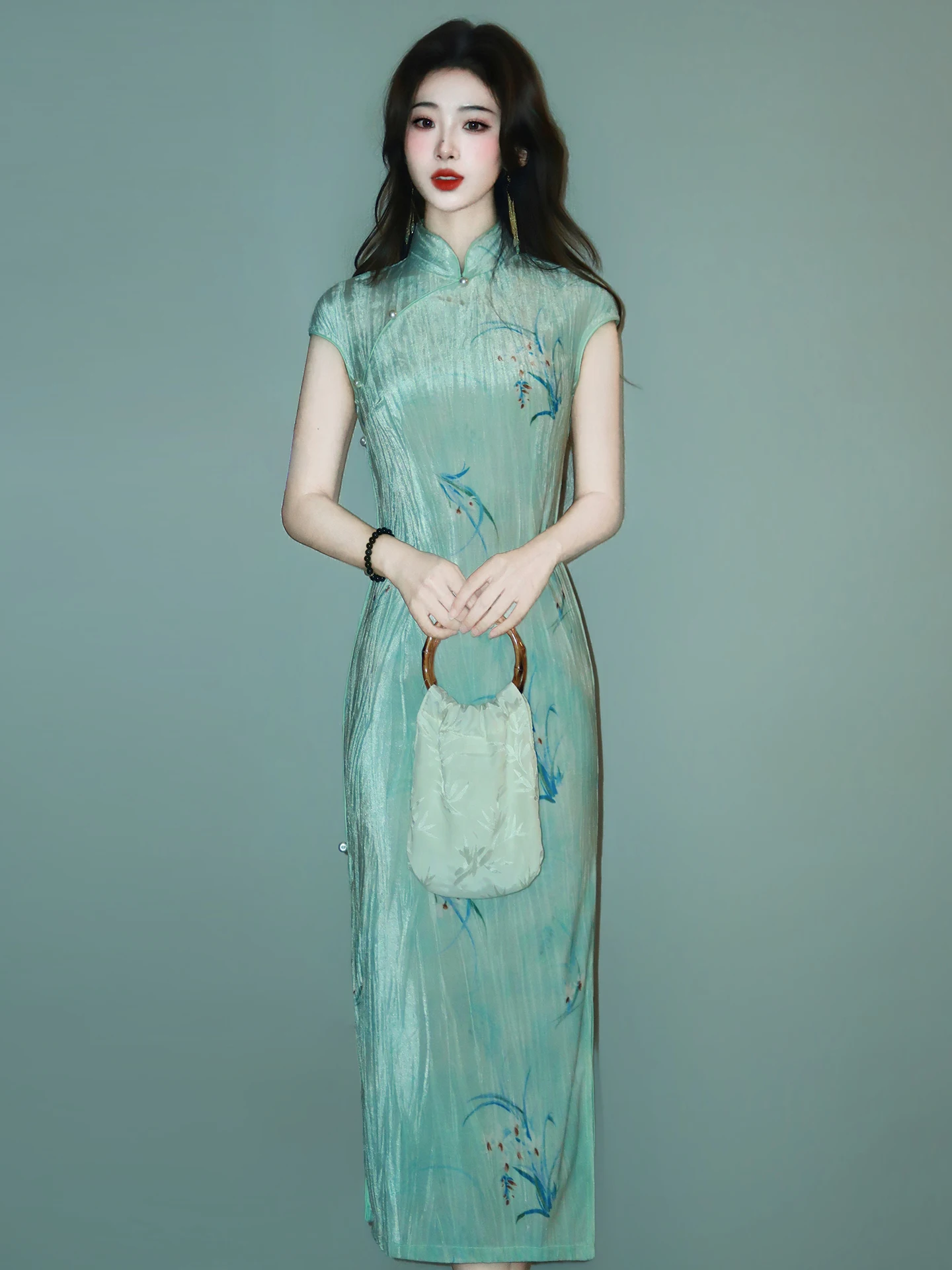 

Новое китайское элегантное длинное ципао из мятного бархата 2026 года с разрезами, подходящее для офиса, для весны и лета