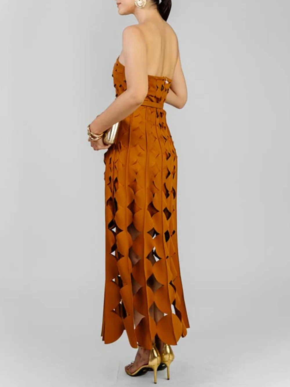 فستان Modphy دائري مقصوص للنساء بدون حمالات عالي الخصر مرقع بحاشية شرابة فساتين ماكسي صلبة للسيدات ملابس صيف 2025