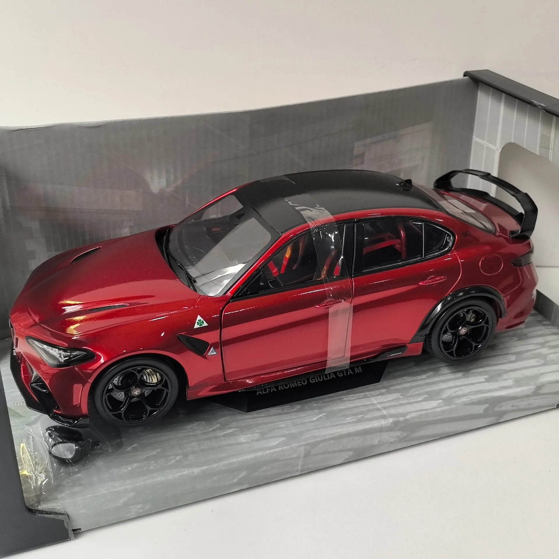 Diecast SOLIDO 1/18 Scale ALFA ROMEO GIULIA GTA Alfa Romeo 2021 Alloy Car Model Collectible Toy Gift Souvenir Display Ornament