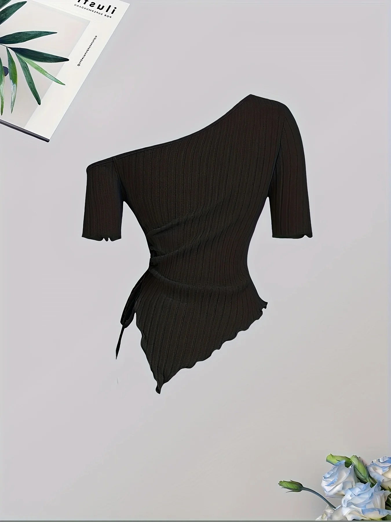 تي شيرت بتصميم عصري جديد بلون سادة وقابل للفصل، مع قميص بأكمام قصيرة وفتحة على الكتف #4