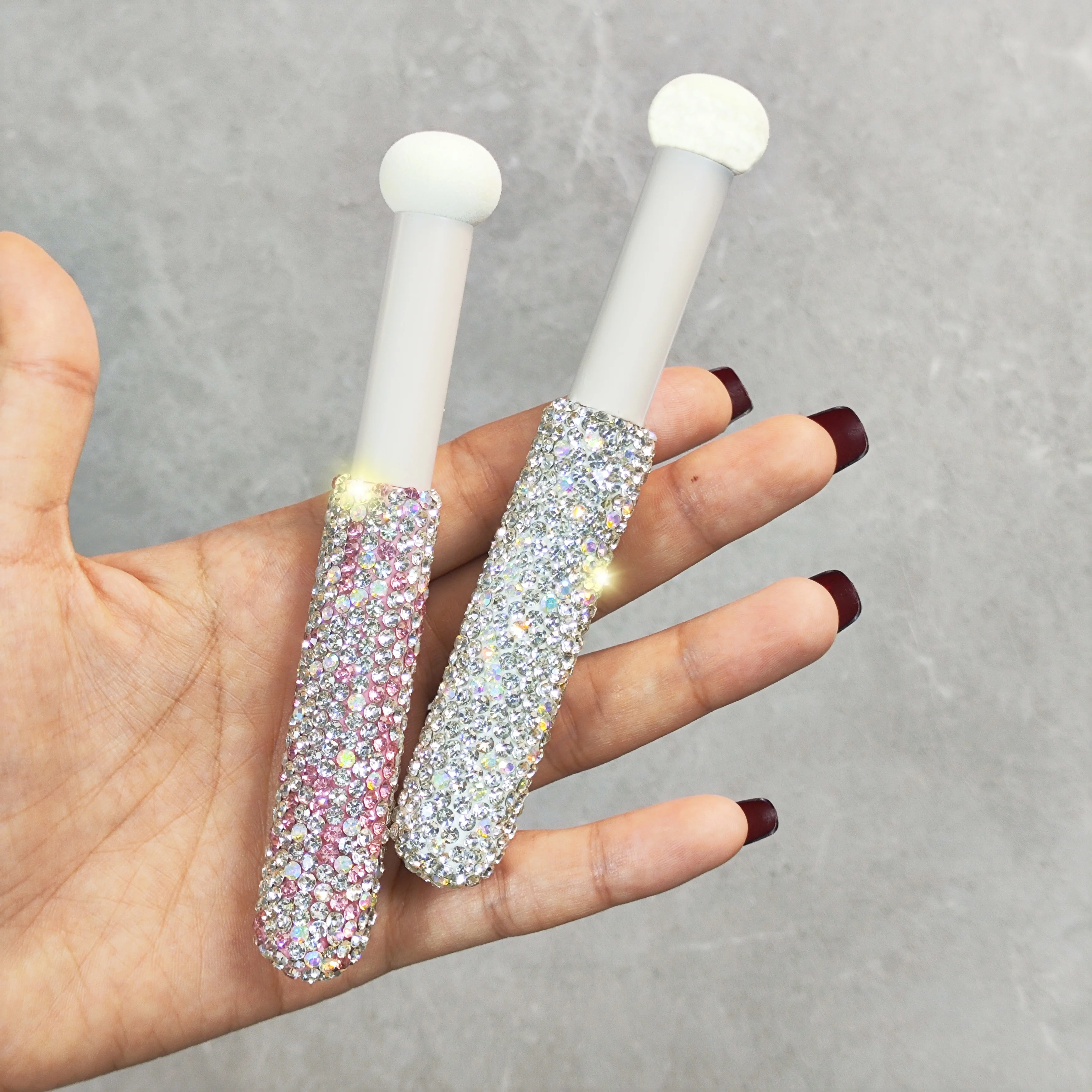 فرشاة كونسيلر ذات رأس مستدير على مستوى مظهر عالي، فرشاة إسفنجية صناعية غير مؤلمة برأس صغير