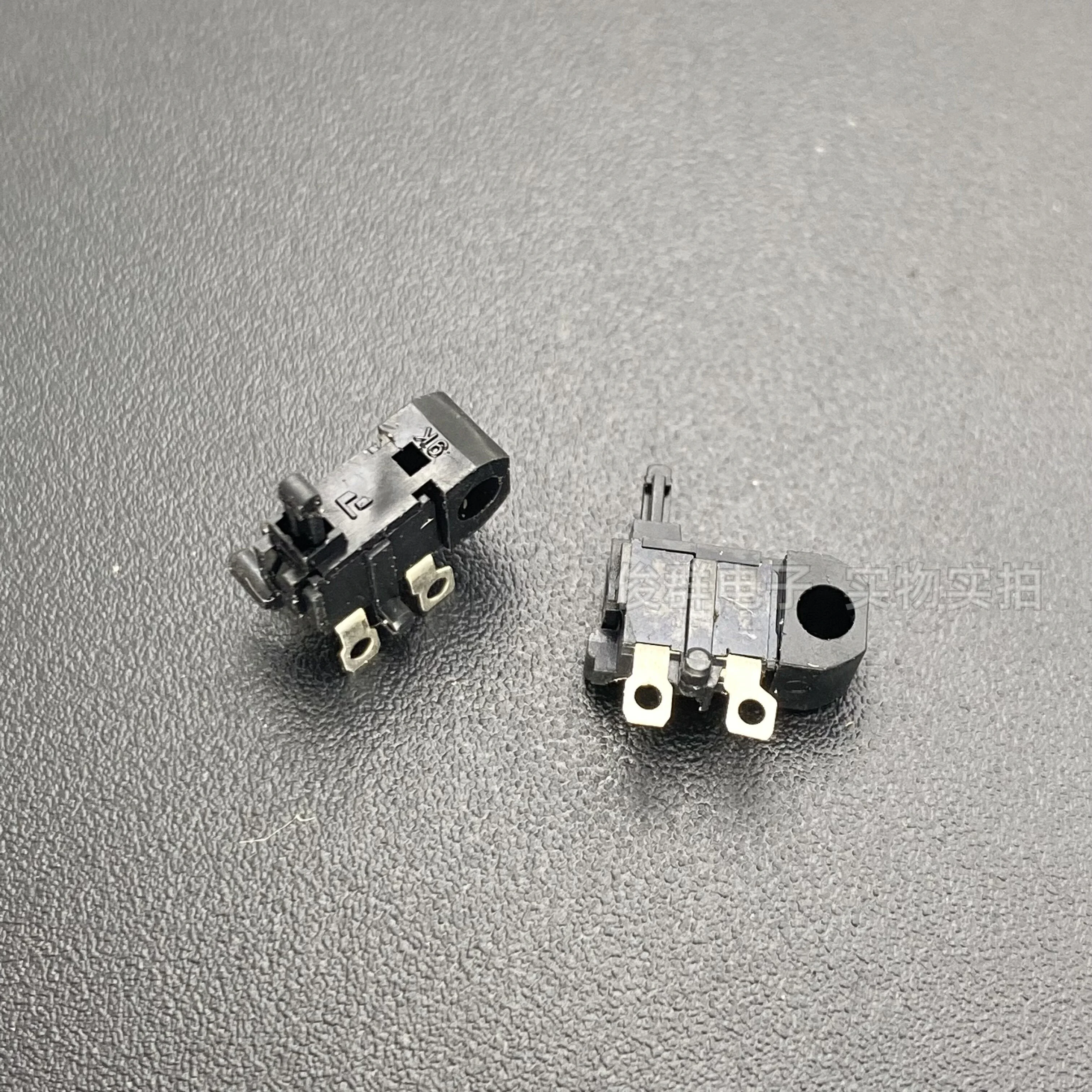 50pcs/Japanese SPPB110300 small micro-motion detection switch travel limit reset detection sensing button