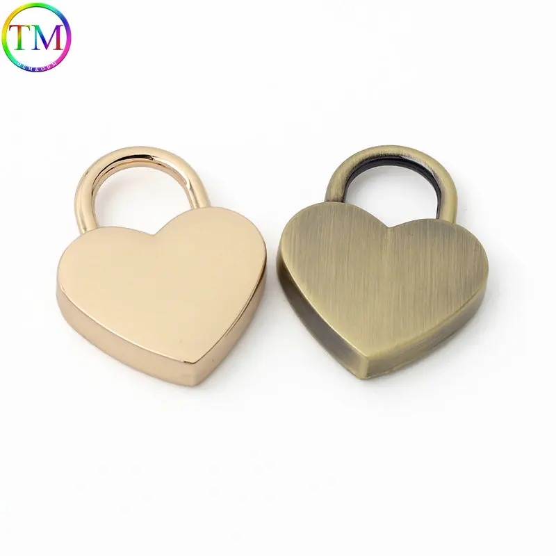 10 pezzi fibbia a forma di cuore chiusura in metallo Turn Lock Twist Locks con chiave fai da te borsa da donna borsa accessorio Hardware decorativo