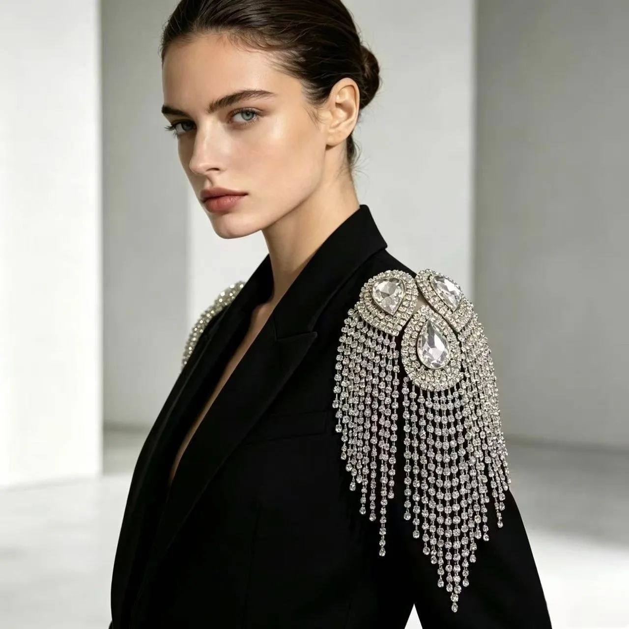 Temperament, fashion, personality, water droplet fringe, shoulder chain, men's and women's suits, formal dresses, stage accessor