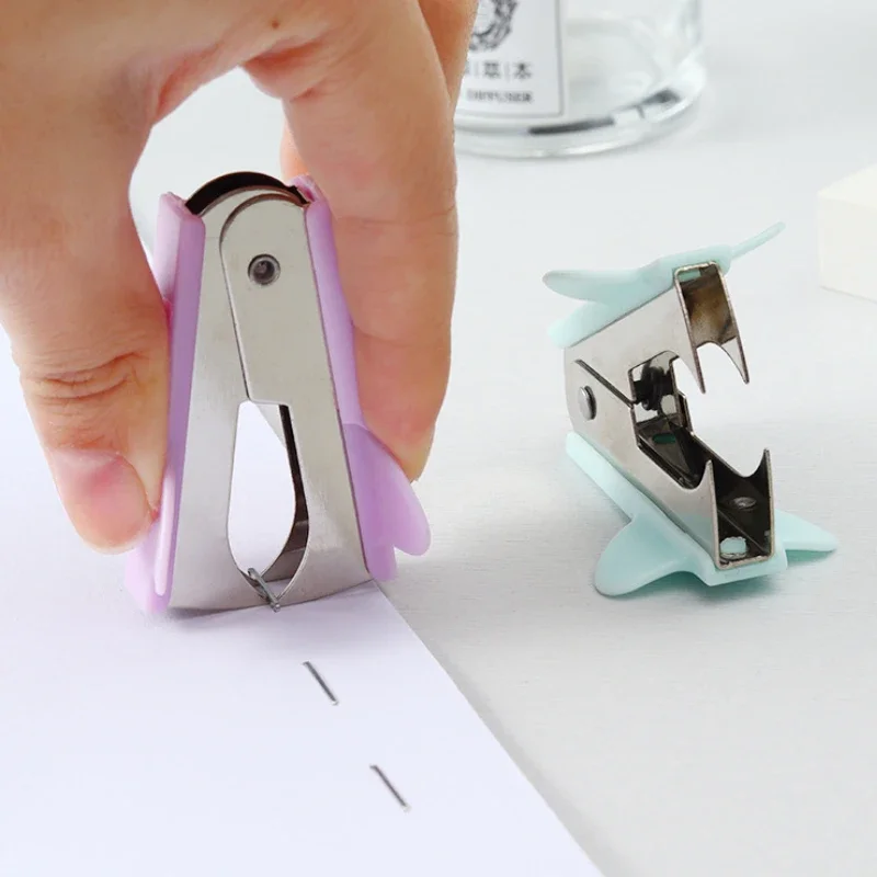 1Pc Cute Macaron Color Manual Staple Remover Student Labor-saving Staple Unpin Metal Clamp Pliers Portable Office Stationery