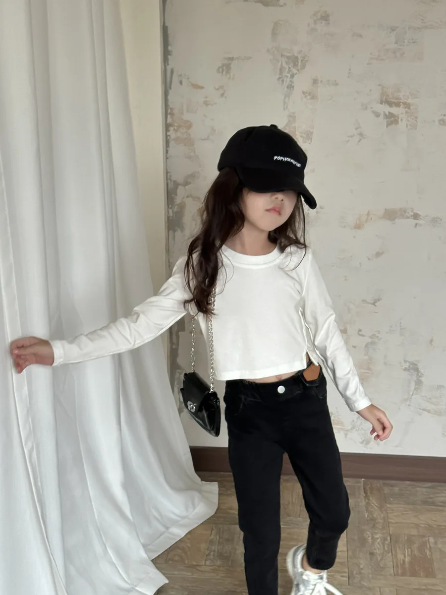 T-Shirt Girl autunno New Short Bottom Layer Shirt bambini Split Fork Design Sense 2024 moda abbigliamento per bambini