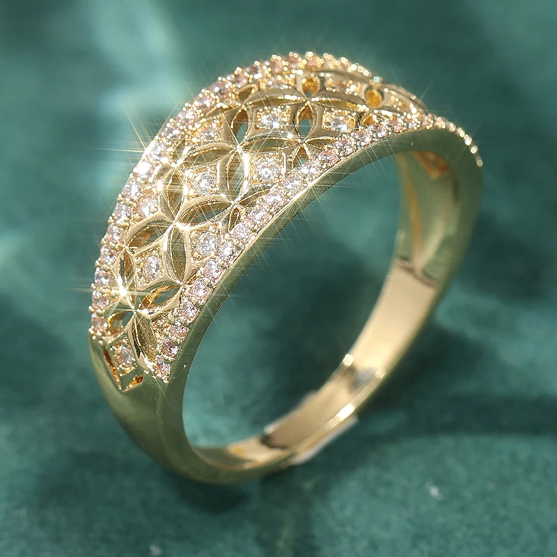 Exquisiter goldfarbener, mit weißen Steinen und CZ-Steinen besetzter Damenring, geometrisch, hohl, für den täglichen Gebrauch, Partyschmuck – Detail 4