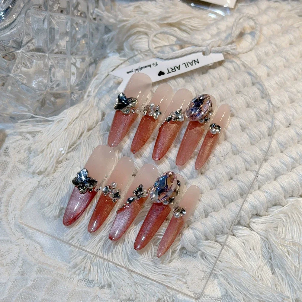 ยาวรูปไข่ Stilettos หรูหราภาษาฝรั่งเศสคําเจ้าหญิงสีชมพู Handmade กดบนเล็บ Art Rhinestone Cat Eyes Shining เล็บยาวของขวัญ
