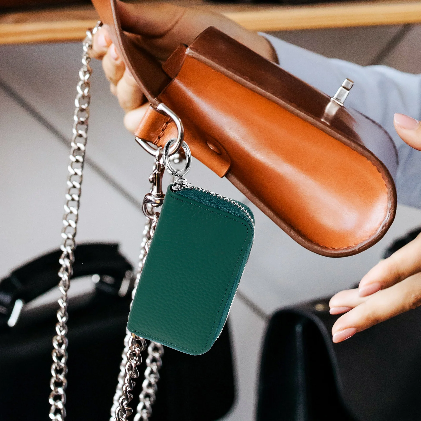 

Key Bag with Zipper Key Organizer Case for Car Keys Long-Lasting Material Minimalist Style Easy Access Convenience