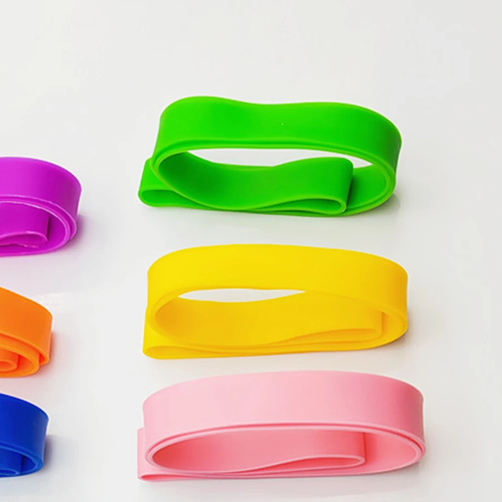 

4pcs Beach Towel Straps Silicone Cruise Chairs Towel Straps Light Green Stretchable Reusable Cruise Essentials Gift