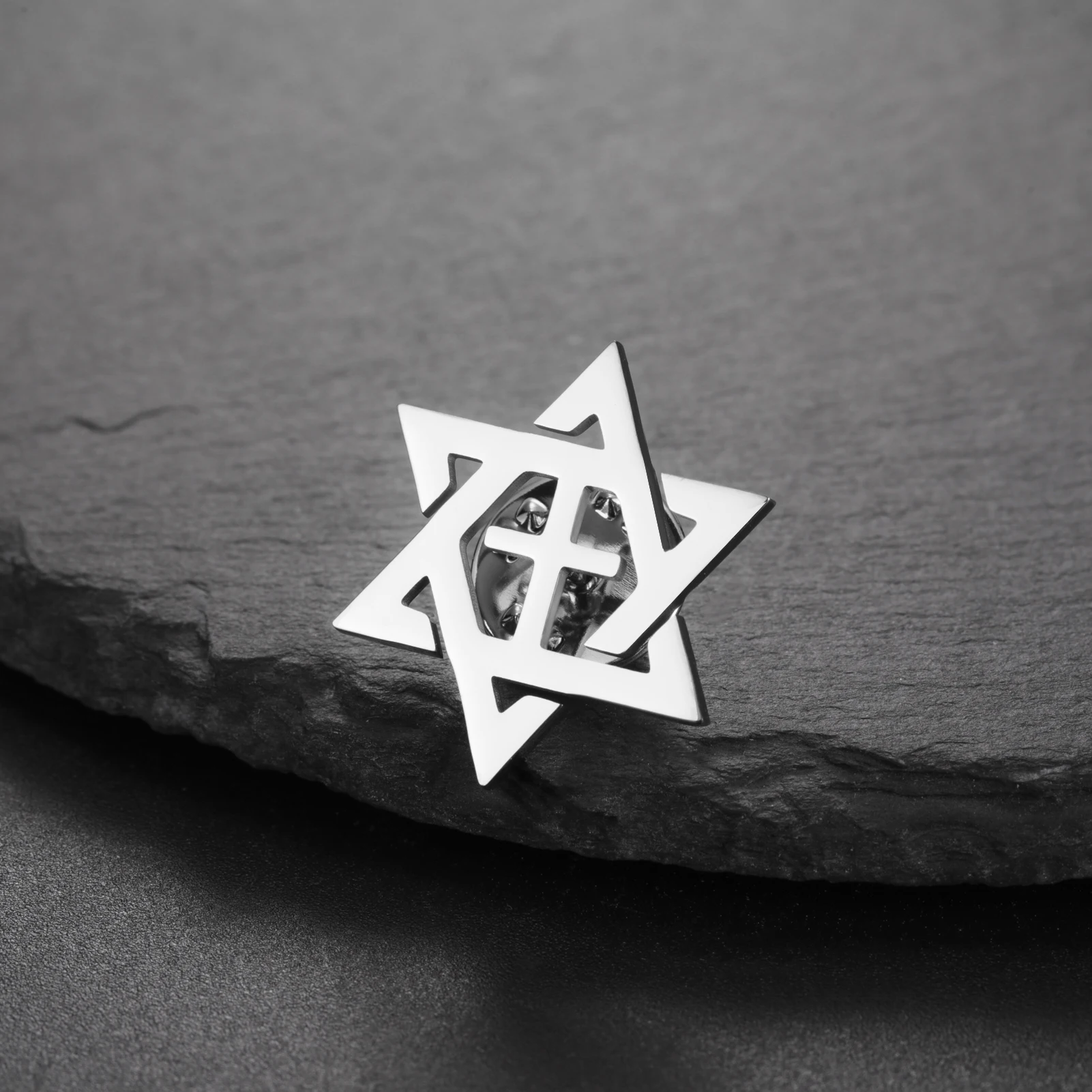 LIKGREAT Spilla con croce esagramma per donna Uomo Stella di David Chai Pin Gioielli ebraici in acciaio inossidabile Protezione Amuleto fortunato Regalo