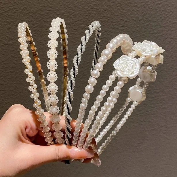 conjunto-de-5-pecas-de-tiaras-de-perolas-de-estilos-variados-para-mulheres-populares-nas-redes-sociais-tiaras-de-perolas-para-franja-versateis-para-passeios-super-delicadas-presilhas-de-cabelo-estilo-princesa-com-coroa-alta-acessorios-de-cabelo-elegantes-e-simples-perolas-sinteticas