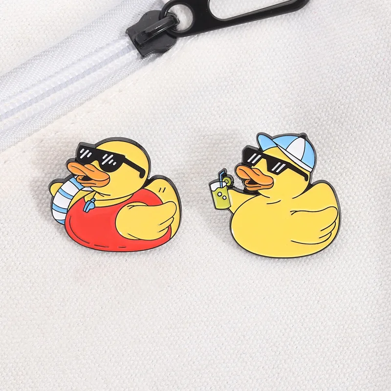 Animal Brooches Cartoon Cool Little Yellow Duck Metal Badges Small Gifts Wholesale Lapel Pins for Clothes Cap Pin Brooch Badge