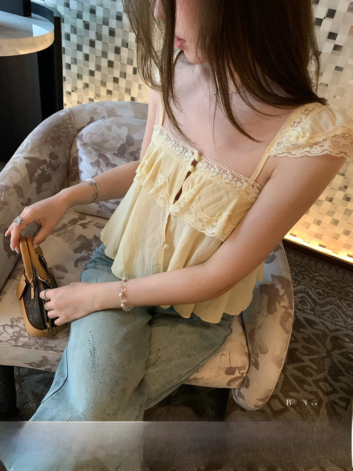 

Женская майка-топ YOLI с кружевной отделкой и бретелями, хлопковая, для повседневной носки, с принтом, однотонная, лето 2025