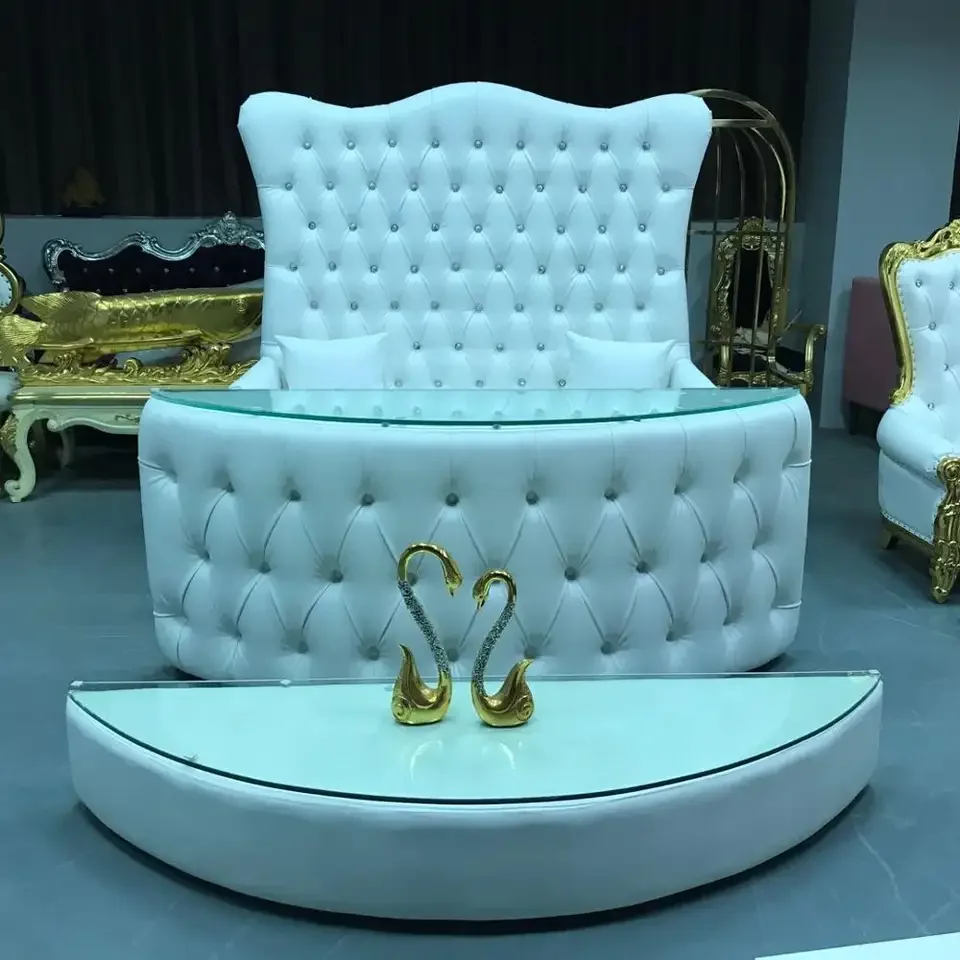 Wholesale Commercial Furniture Wooden White King and Queen Crown Throne Chair High Back Luxury White and Gold Hotel Sofa Cover