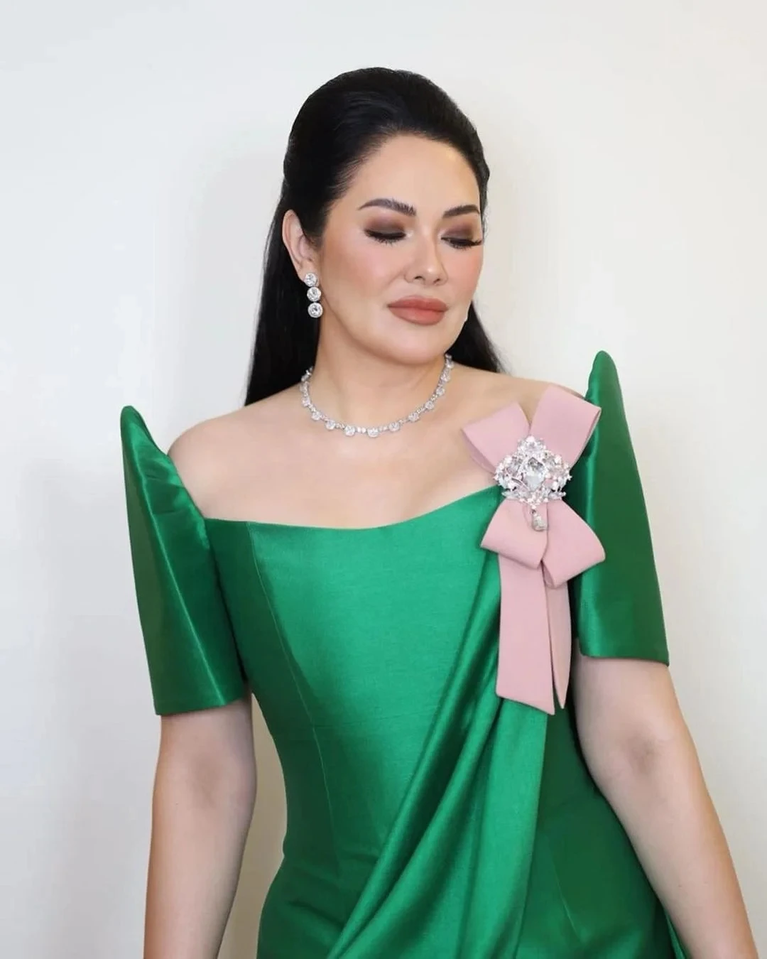 

Aenyrst Luxury Crystal Pleat Ruched Dubai Women Formal Party Prom Gowns Emerald Green Saudi Arabic Satin Mermaid Evening Dresses