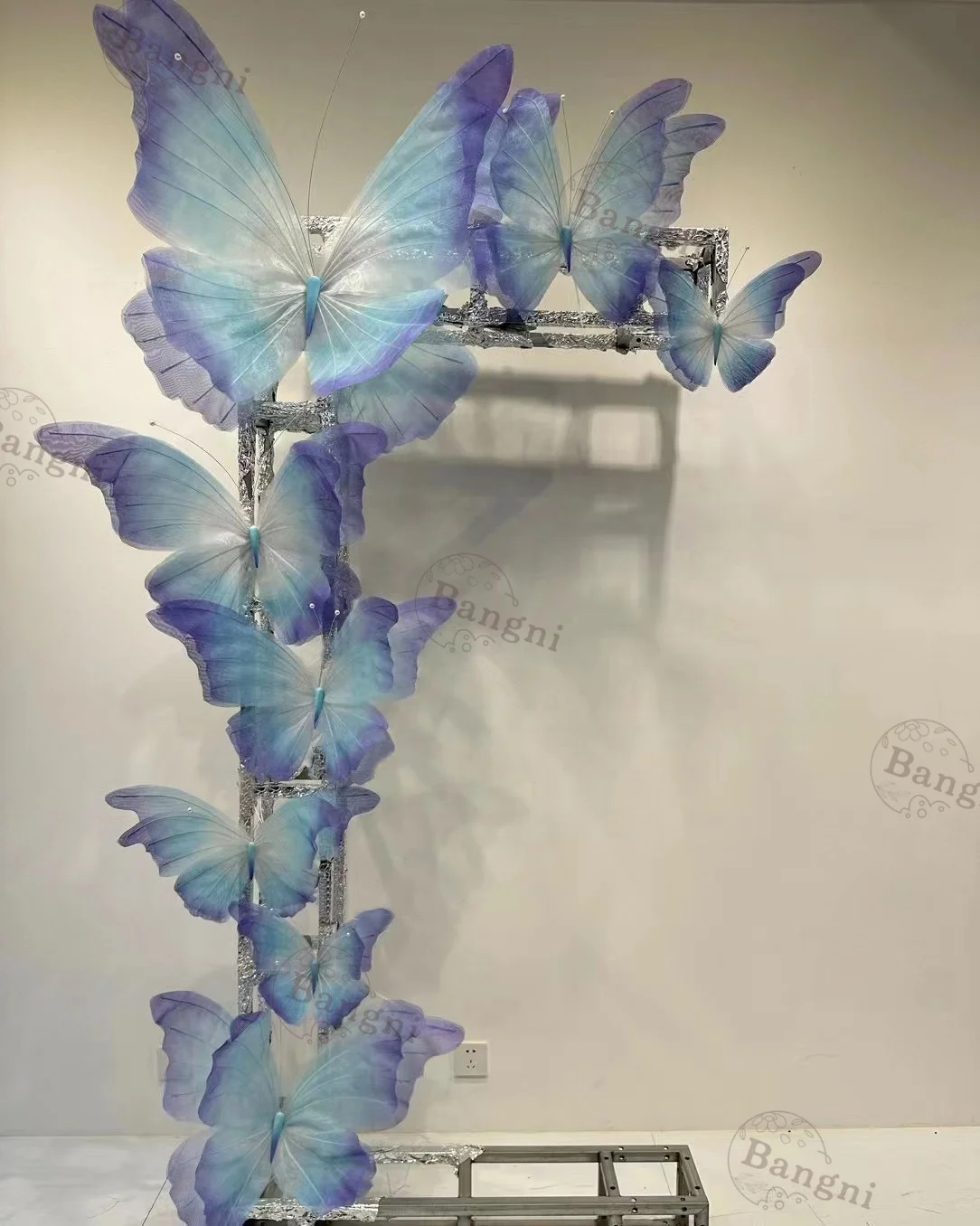 Wholesale Customized Giant Handing Butterfly  Handmade Silk Butterflies Wings for Wedding Decorations Background