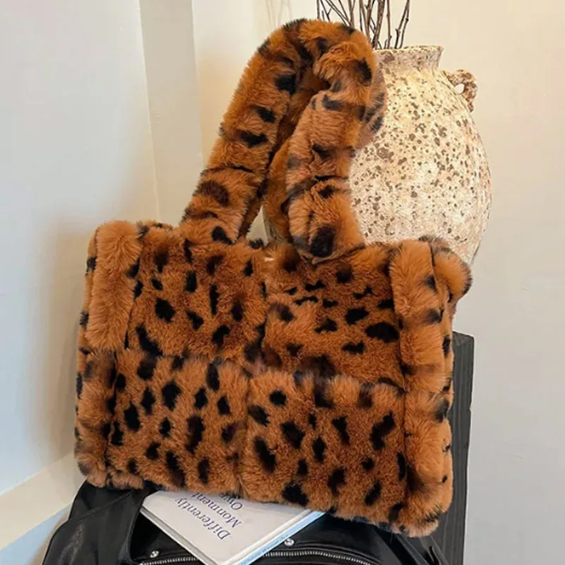 

Осенне-зимняя женская сумка из искусственного меха, новинка 2023 года, модная сумка через плечо с леопардовым узором, большая вместительная сумка-тоут с волосатой тканью