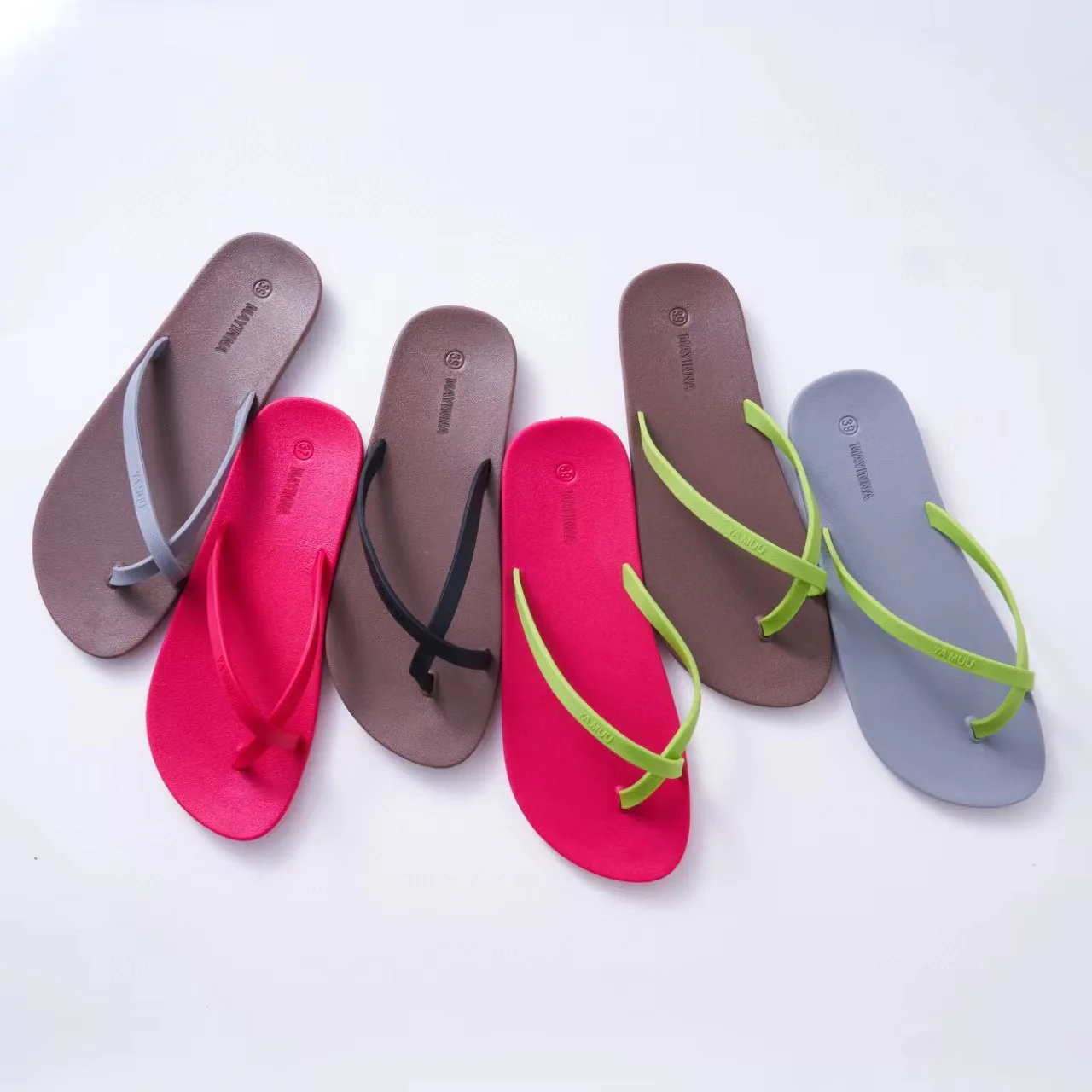 2024 Thai Fashion Clamp Foot Non-slip and Deodorant Outdoor Bathroom Slippers Women Summer Flip-flops Ladies Beach shoes SHW154