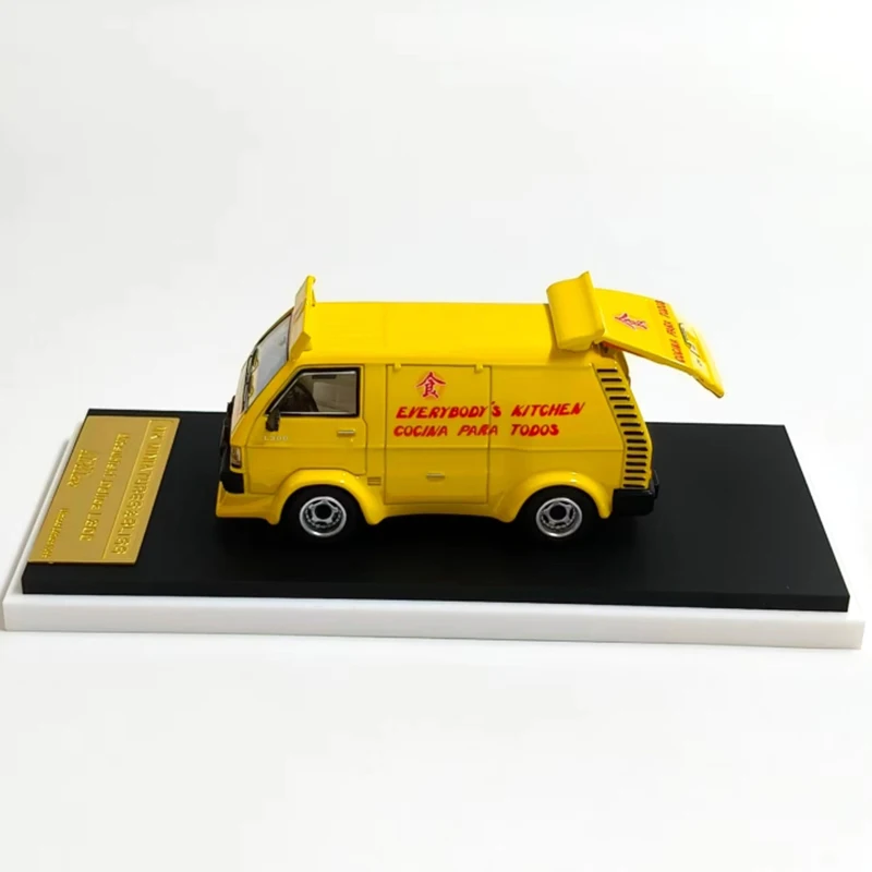 MK Diecast 1:64 مقياس 2025 Delica L300 شاحنة طعام مع دمية سبيكة محاكاة نموذج سيارة مجموعة تذكارية هدية عرض ثابت