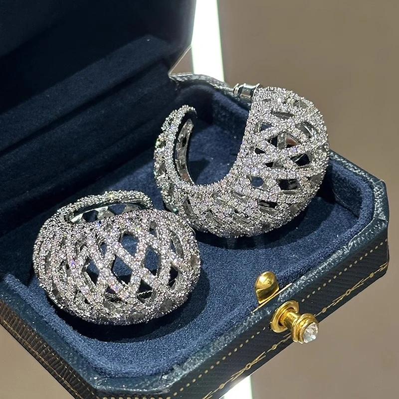 Huitan Schillernde Halbkreis-Creolen mit Hohldesign, Leuchtend Funkelnde Ohr-Accessoires für Frauen, Bezaubernder Partyschmuck – Detail 3
