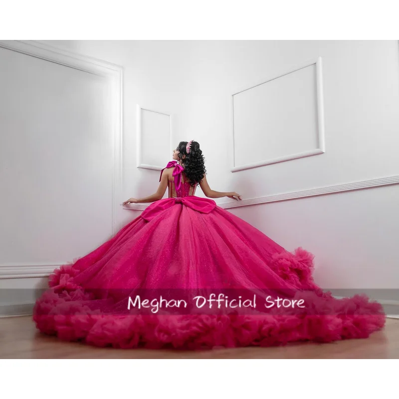 Wykwintne sukienki Quinceañera z koralikami dla dziewcząt, z jednym ramieniem, kokardą, gorsetem, iluzją, plisami, Vestidos De 15 Plus, z możliwością personalizacji.