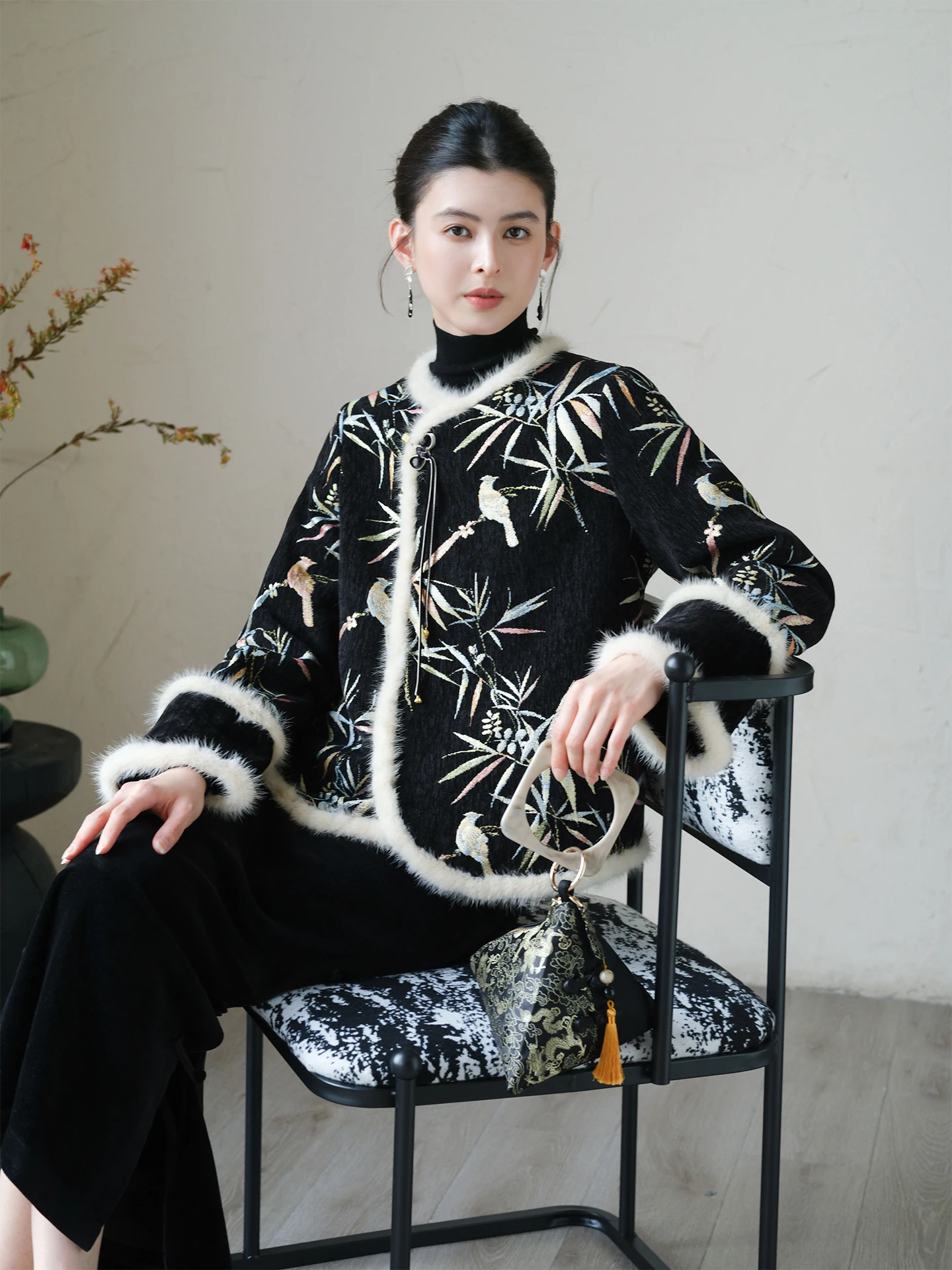 

Новая китайская женская хлопковая куртка свободного кроя с цветочной вышивкой, коротким рукавом и длинными пуговицами, осенне-зимняя мода