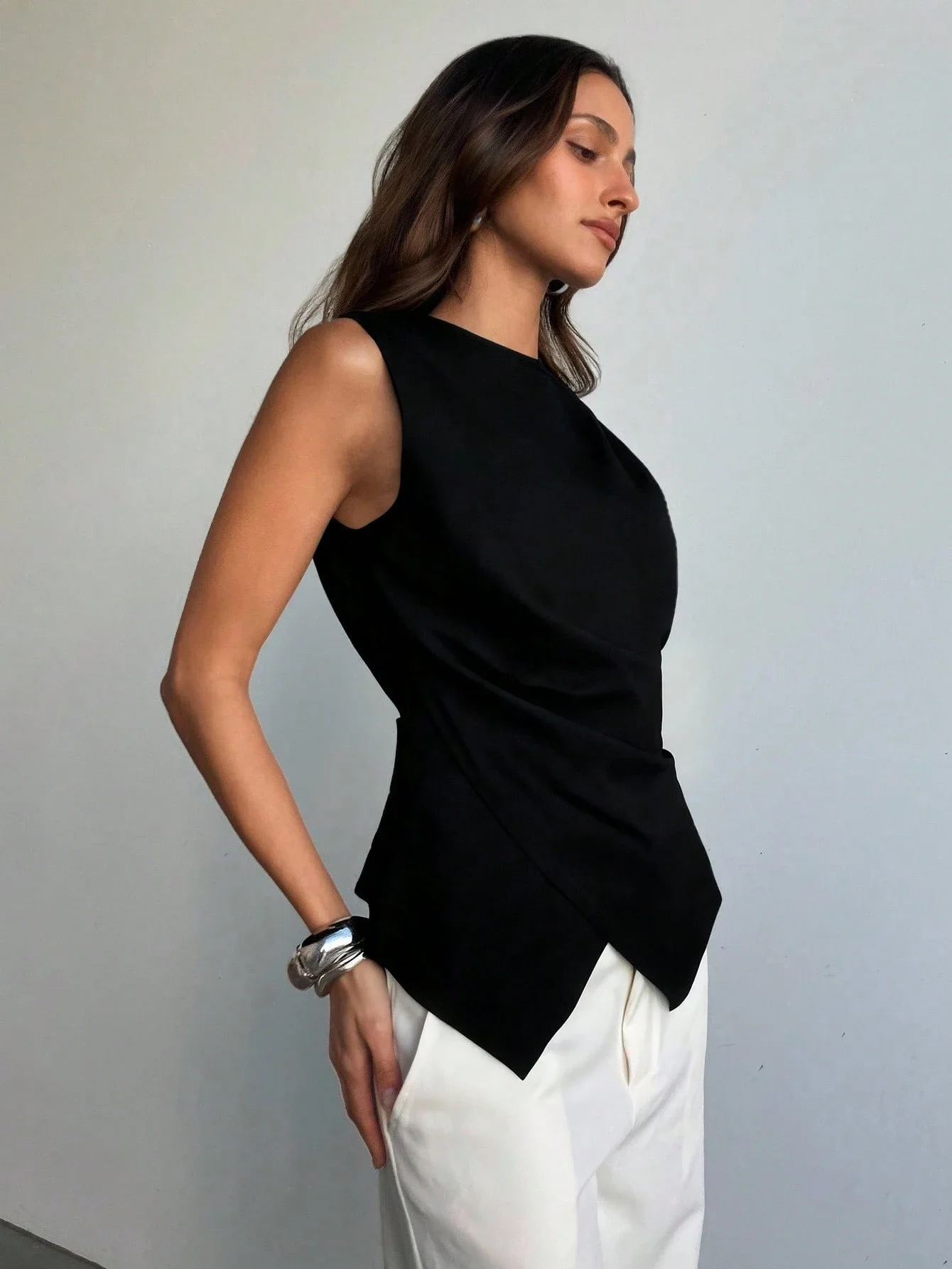 

Women's Elegant Sleeveless Asymmetrical Hem Black Top