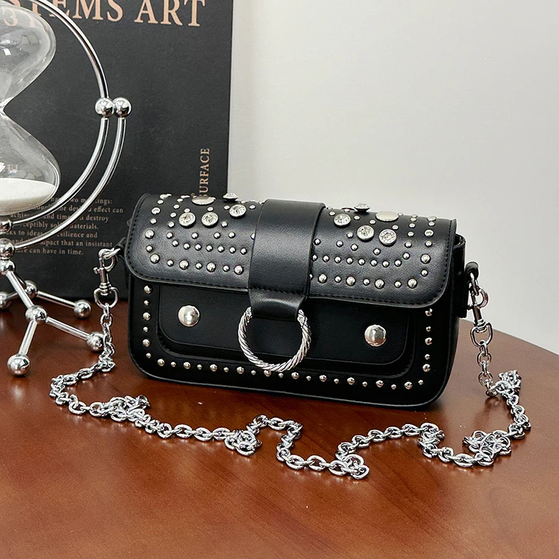 Luxuriöse Nieten-Schultertasch – Luxury Bags 2026 Trends Bewertung und Preis