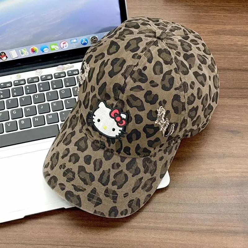 

Милая бейсболка Hello Kitty с леопардовым принтом, черная, с вышивкой и бантом, солнцезащитная кепка для женщин, для активного отдыха