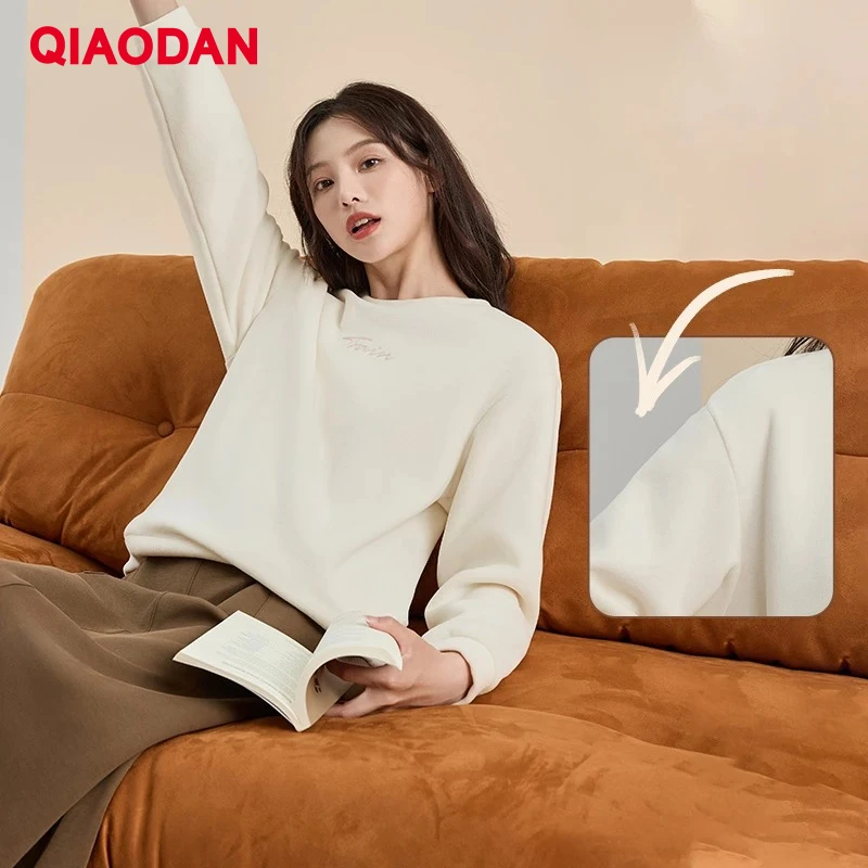 QIAODAN بلوزات اتجاهات النساء 2025 شتاء جديد نموذج الصوف الدافئة أعلى جولة الرقبة الصلبة الراحة الرياضية البلوز QXEWD2244024