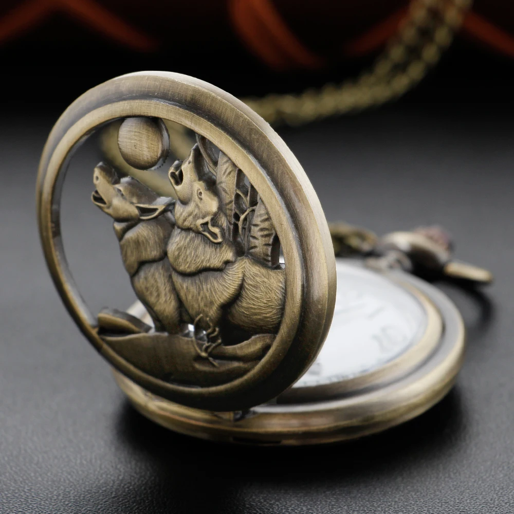 Vintage Bronze Animal Series Moon Wolf Hollow Gentleman Quartz Pocket Watch Steampunk Necklace Pendant Men's and Women's Gift